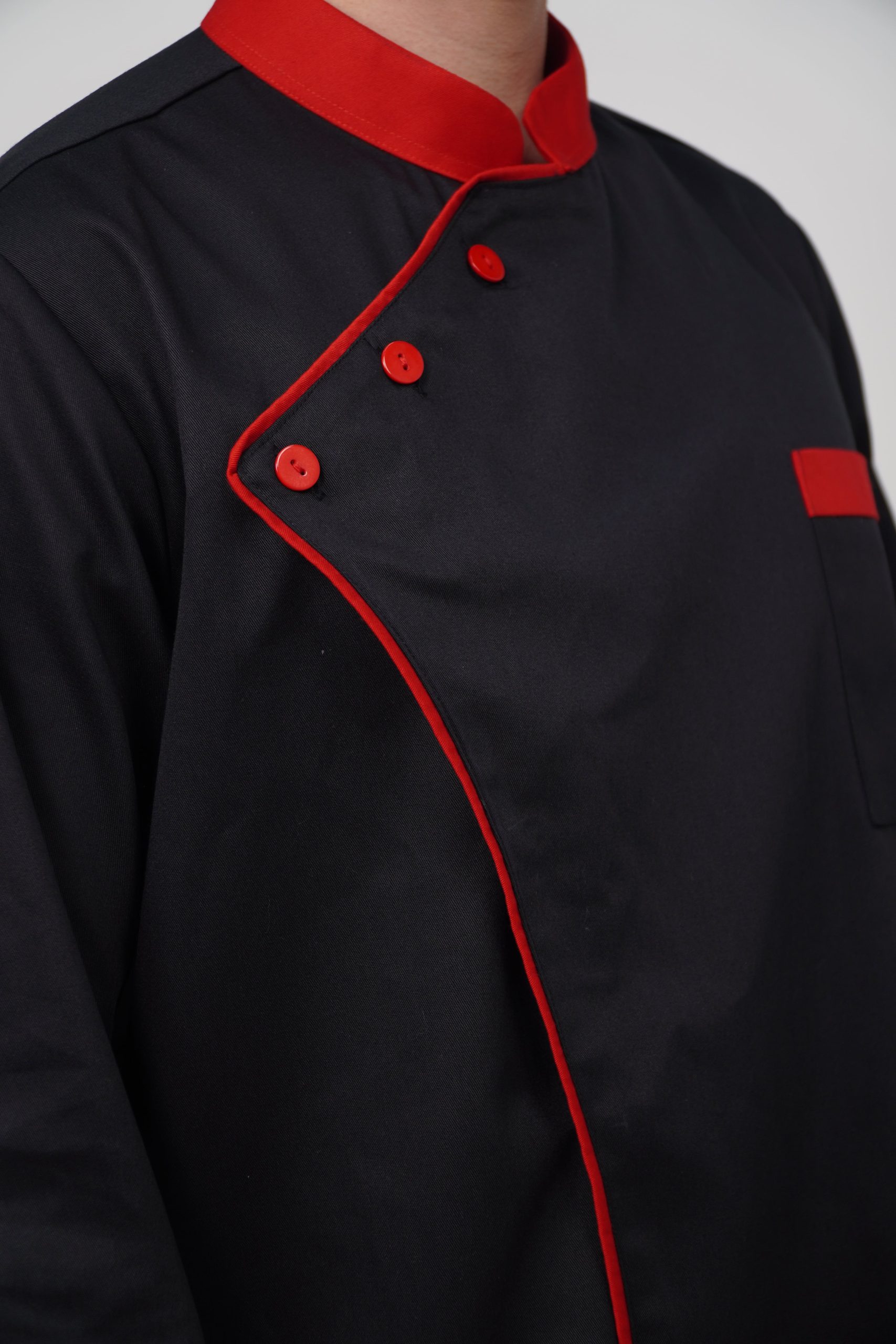 ao-bep-mau-den-dai-tay-5