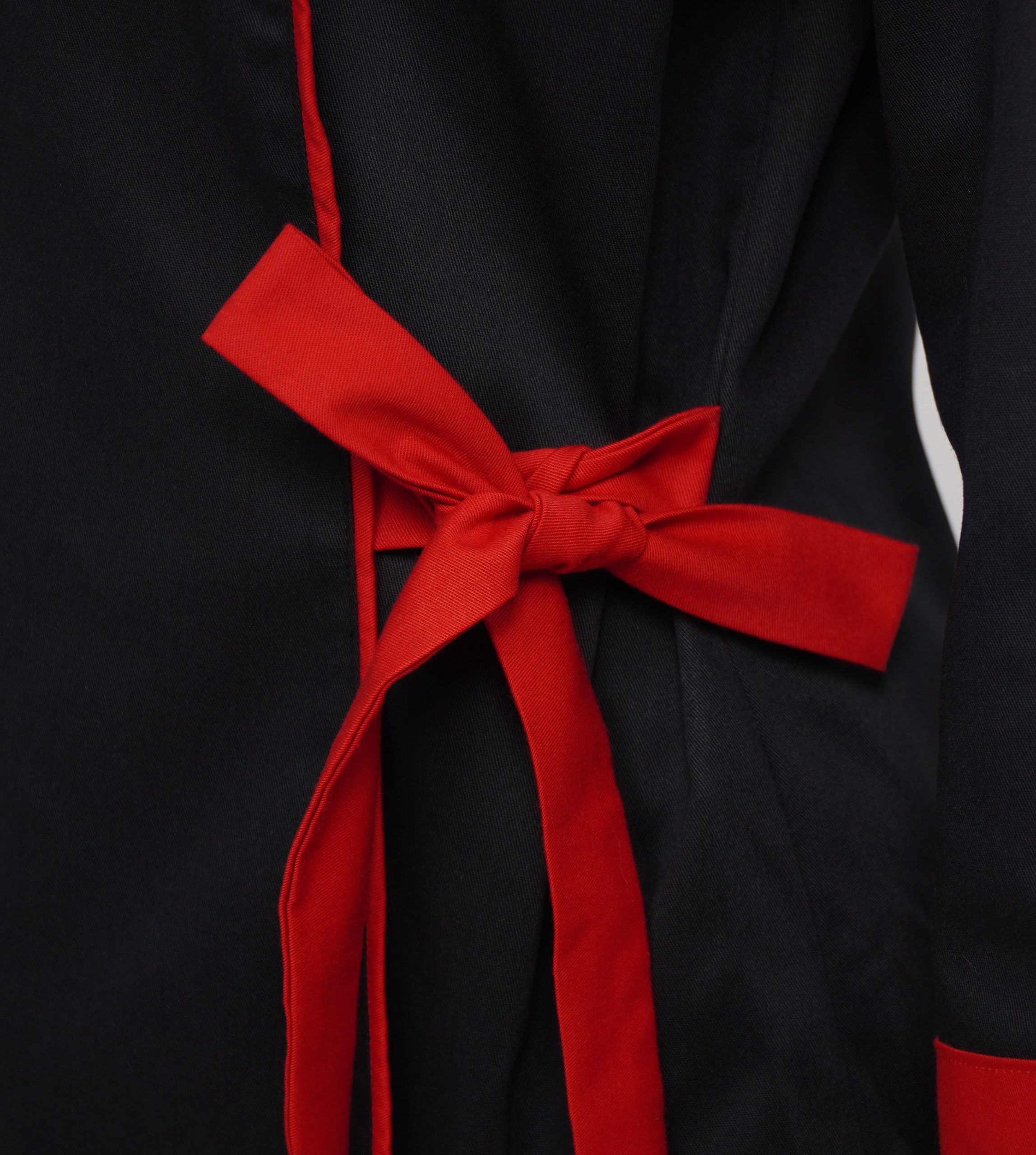 ao-bep-mau-den-dai-tay-6