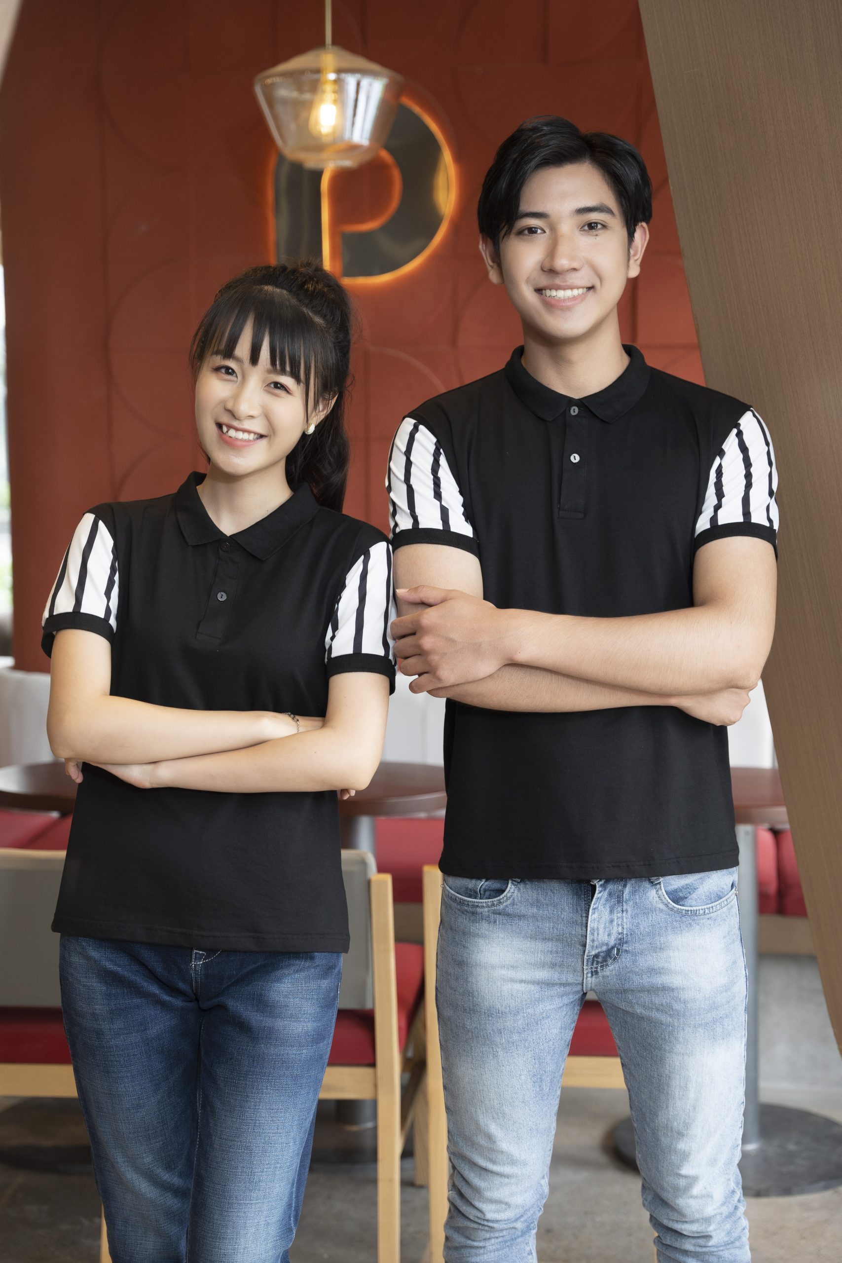 dong-phuc-cua-hang-thu-cung-2 Chất liệu áo đồng phục là những loại vải thoáng mát, có độ co giãn, thấm hút mồ hôi