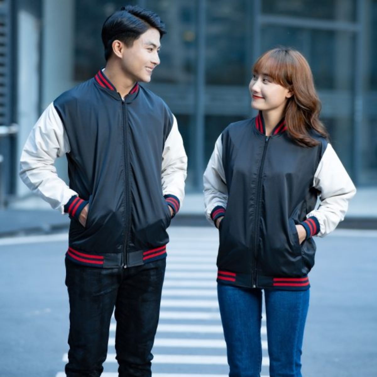 Form áo unisex có thể sử dụng cho cả nam và nữ, phù hợp với nhiều độ tuổi và vóc dáng