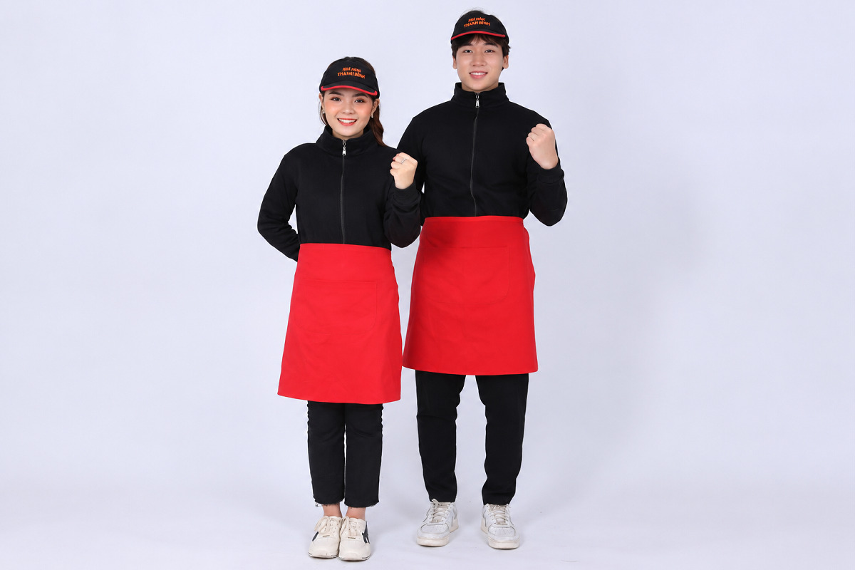 Mẫu áo sử dụng gam màu đen tuyền mạnh mẽ và chuyên nghiệp