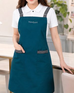 Thiết kế phối sọc hiện đại, túi tiện dụng và logo nổi bật, dễ nhận diện 