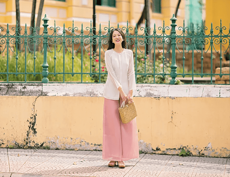 Áo bà ba dài tay với màu trắng tinh khôi tạo vẻ đẹp thuần khiết cho nhân viên quán chay Áo bà ba dài tay với màu trắng tinh khôi tạo vẻ đẹp thuần khiết cho nhân viên quán chay