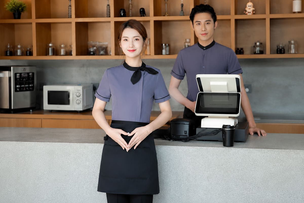 Đồng phục áo sơ mi cho thu ngân kết hợp nơ cổ tạo ấn tượng riêng biệt