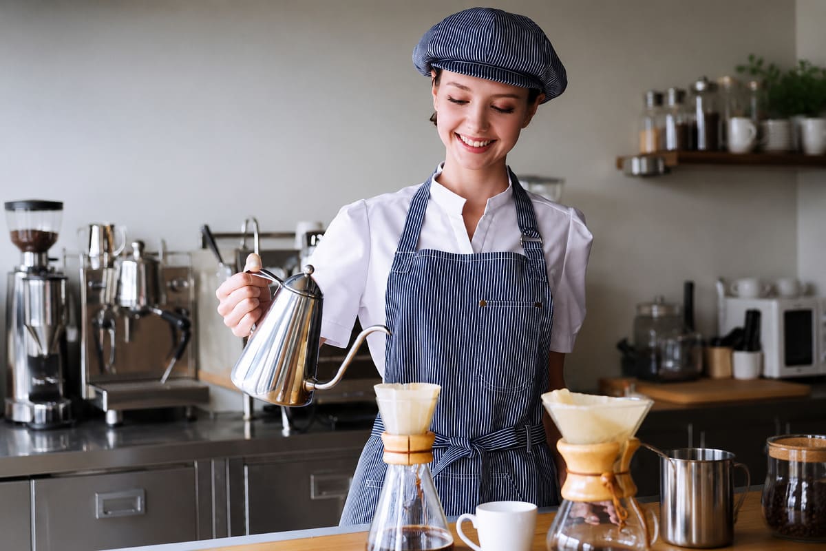 Đồng phục bartender cần đảm bảo tính tiện dụng