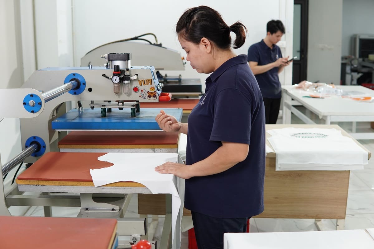 Quy trình đặt may tại Handy Uni được triển khai theo từng bước rõ ràng