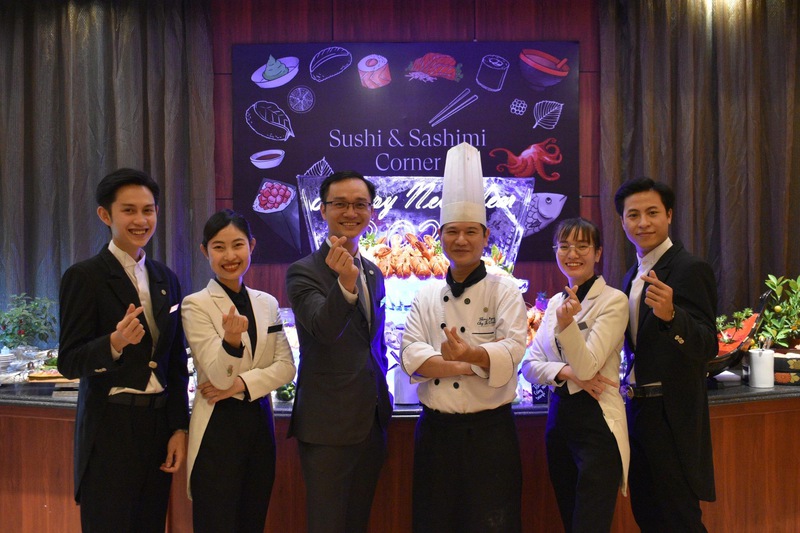 Một mẫu đồng phục khách sạn Sheraton của nhân viên bếp