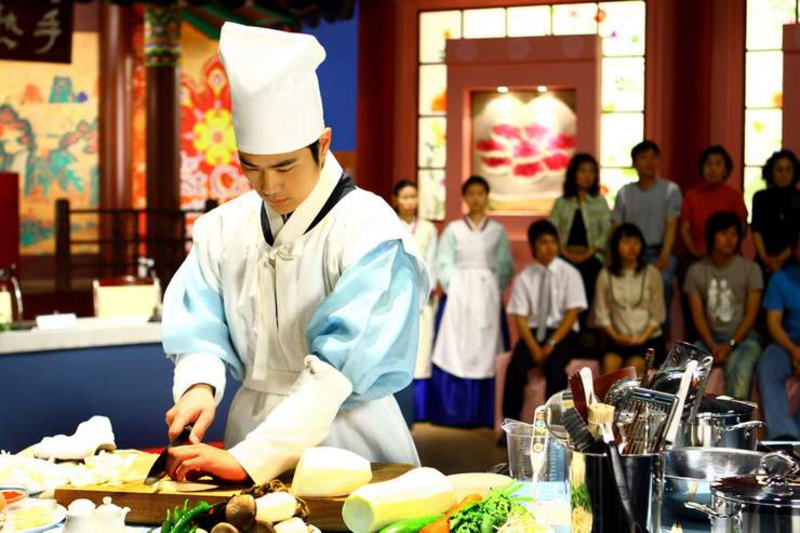 Hanbok là áo đầu bếp nhà hàng Hàn Quốc sáng tạo, độc đáo nhưng vẫn truyền thống