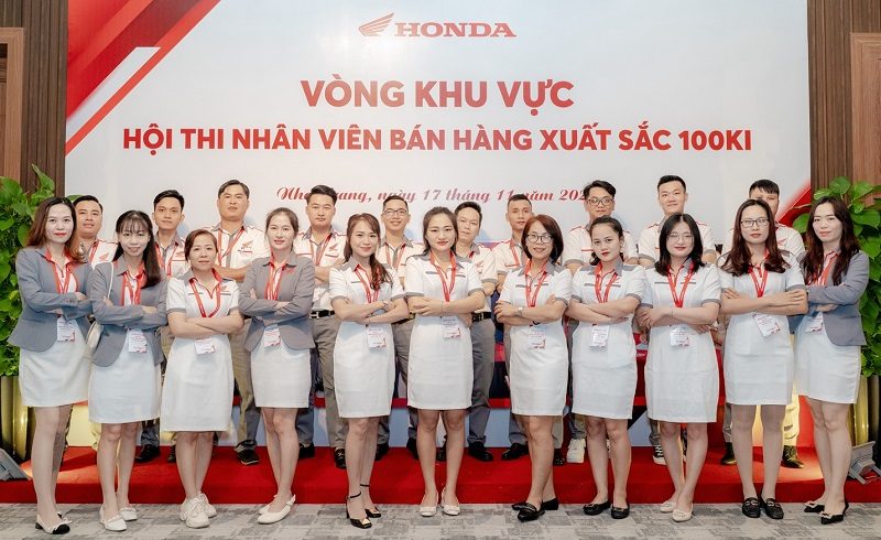 Đồng phục Honda nhân viên nữ đẹp và duyên dáng