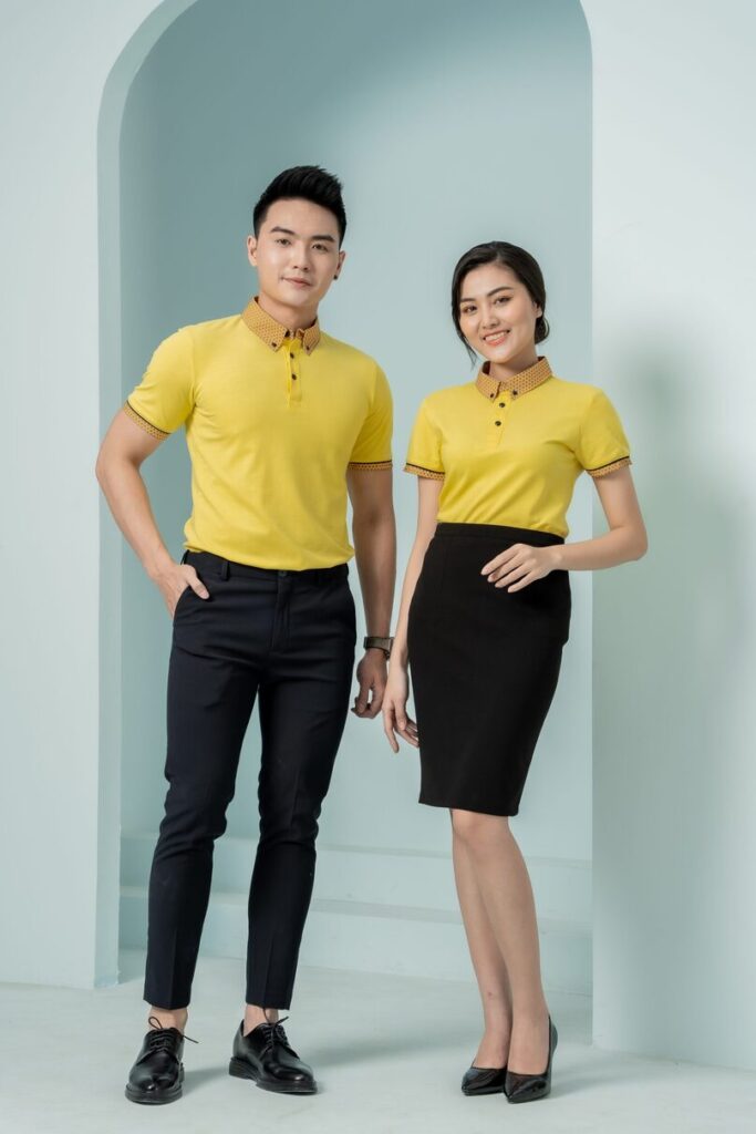 thiết kế là kiểu dáng áo thun ngắn tay, suông, không bo giúp người mặc dễ dàng kết hợp nhiều trang phục khác