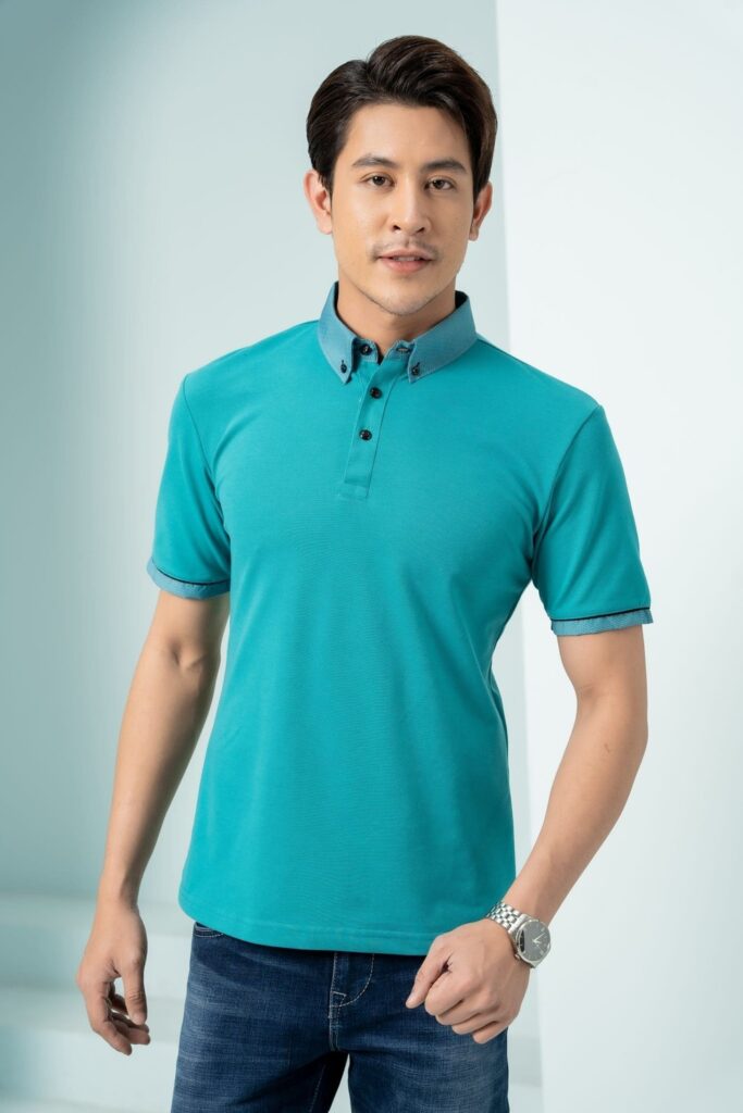 Thiết kế đồng phục với điểm nhấn khuya đen ở cổ không chỉ giúp sản phẩm trở nên nổi bật
