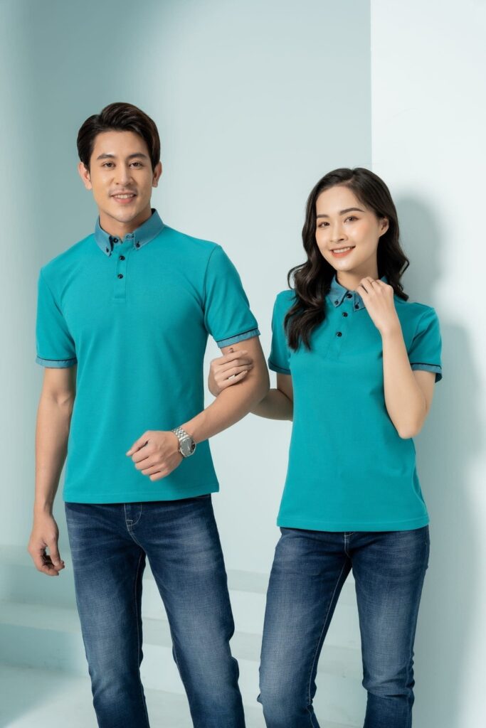 Đồng phục lựa chọn màu xanh lơ mang đến sự tĩnh lặng, bình yên mà vẫn tươi mới đầy năng lượng cho ngày mới
