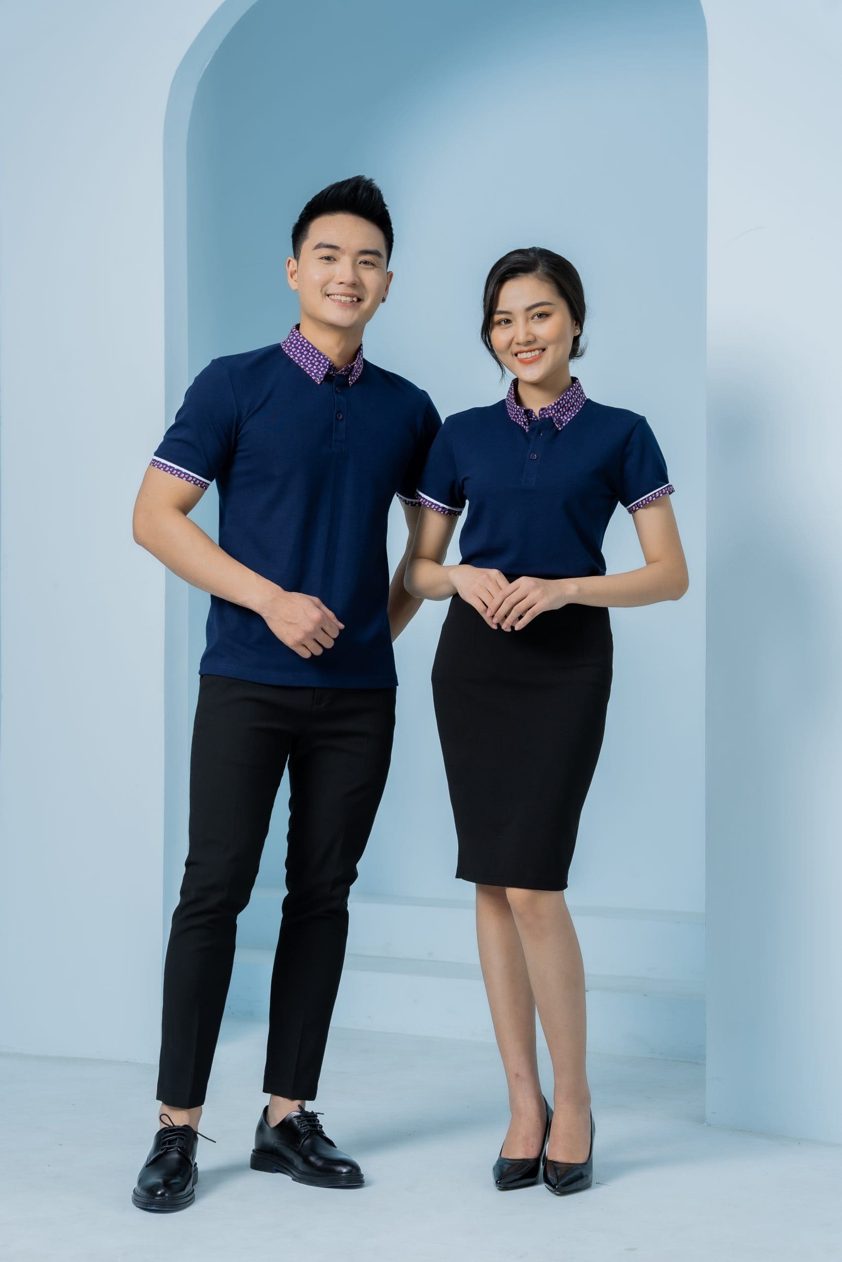 ao-thun-dong-phuc-xanh-tim-than-phoi-co-hoa-tiet-01