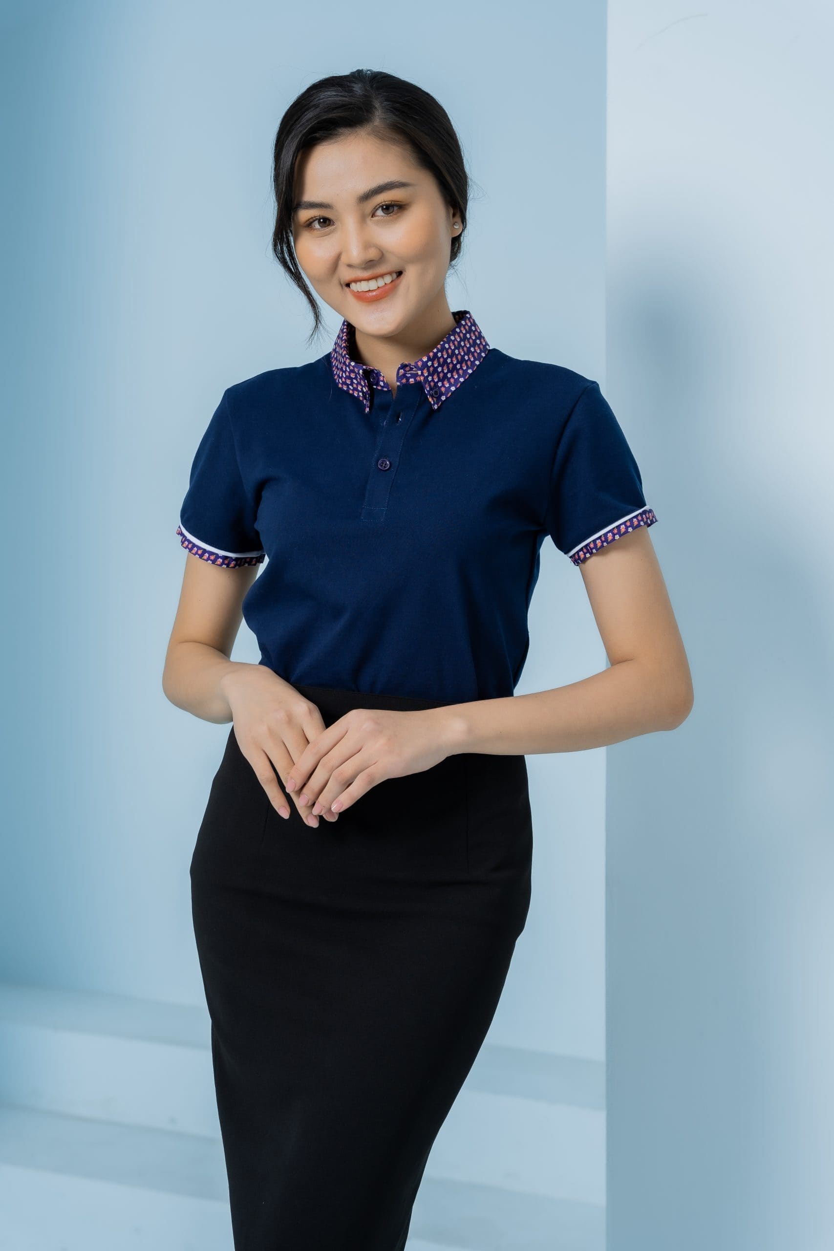 ao-thun-dong-phuc-xanh-tim-than-phoi-co-hoa-tiet-02