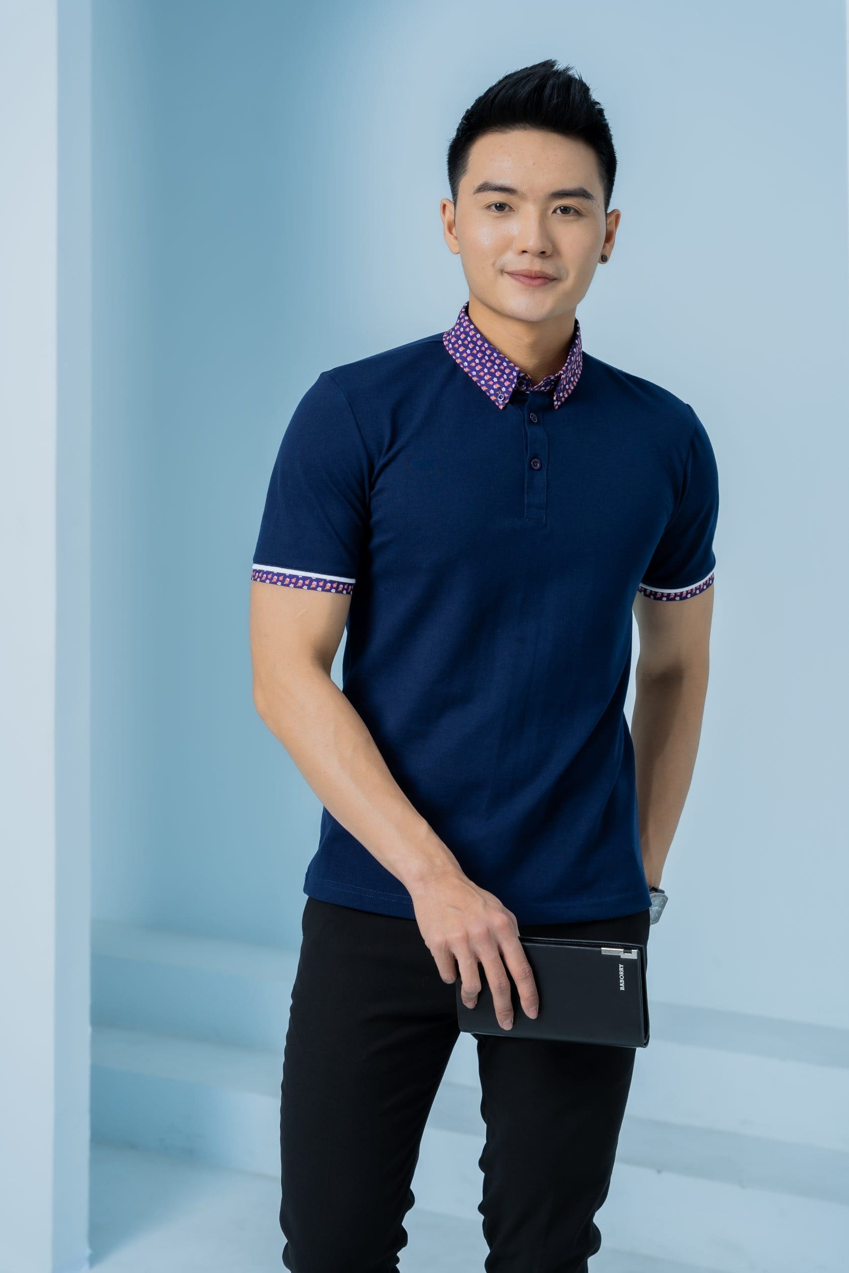 ao-thun-dong-phuc-xanh-tim-than-phoi-co-hoa-tiet-03