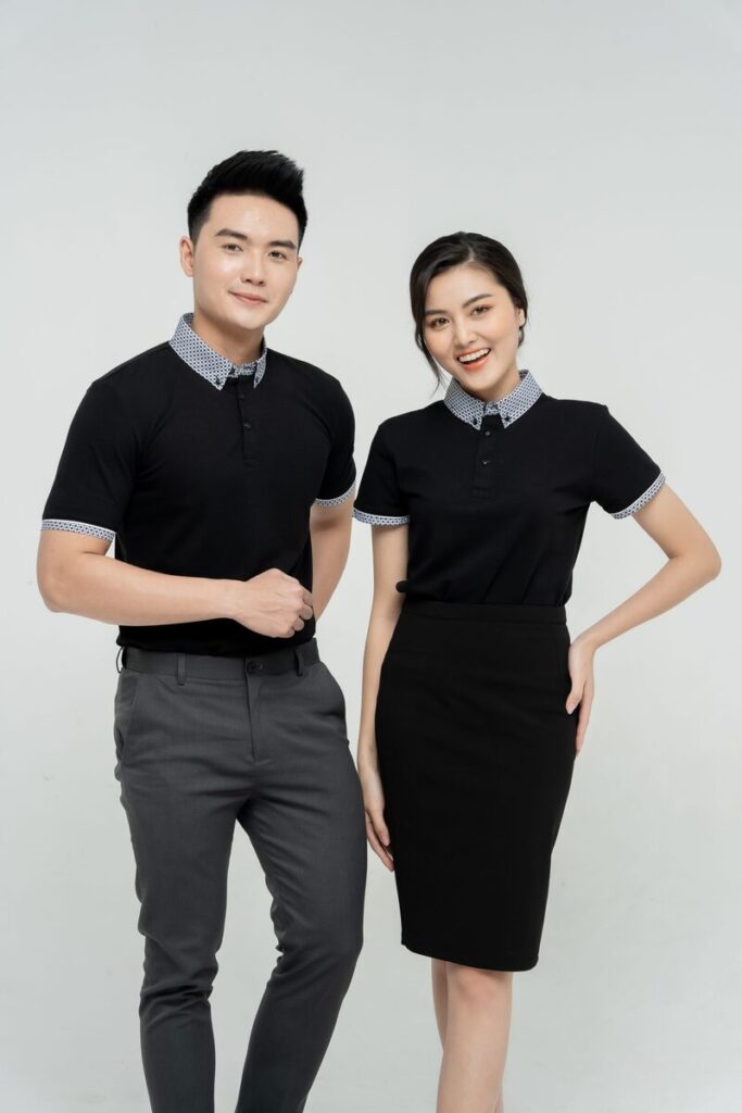 Đồng phục cửa hàng điện tử điện lạnh màu đen phối cổ caro 