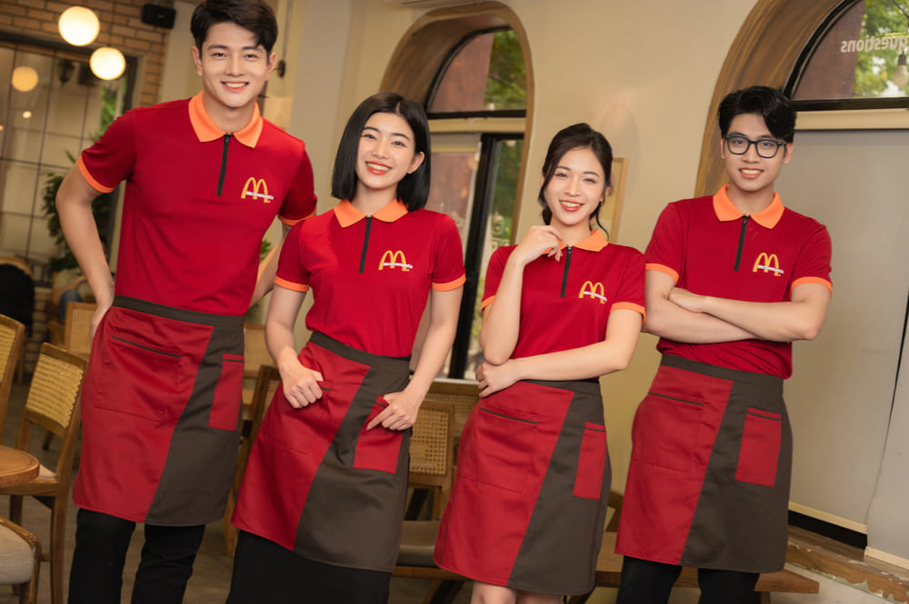 dong-phuc-nha-hang-mcdonald's-02