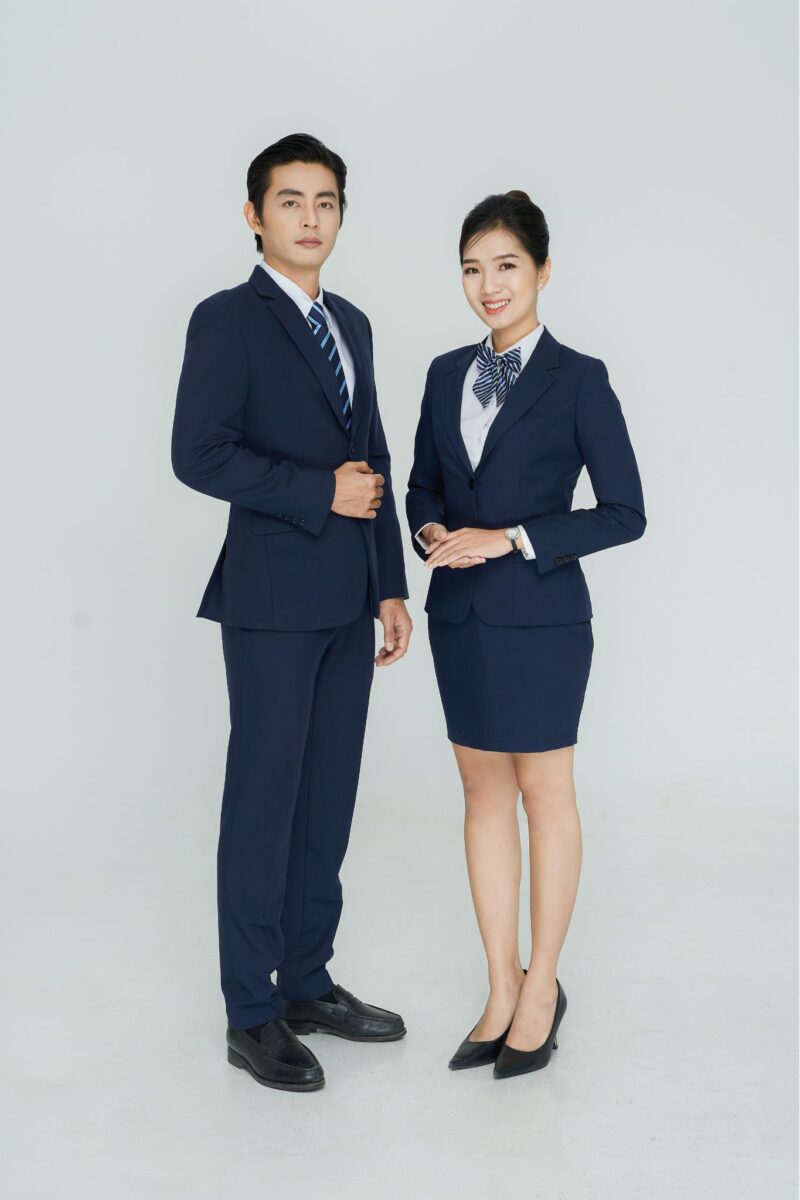 Giày đồng phục nhà hàng dần được sử dụng nhiều hơn