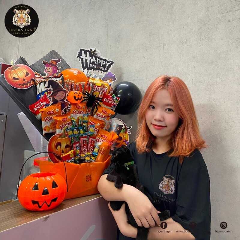 Đồng phục Tiger Sugar thiết kế dáng basic cổ tròn