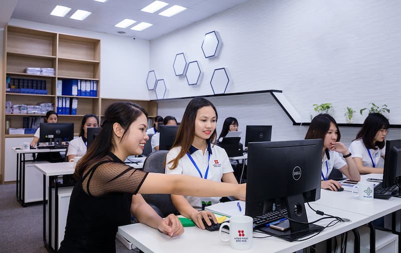 Các công ty may đồng phục ở Hà Nội thường có đội ngũ tư vấn chuyên nghiệp Các công ty may đồng phục ở Hà Nội thường có đội ngũ tư vấn chuyên nghiệp