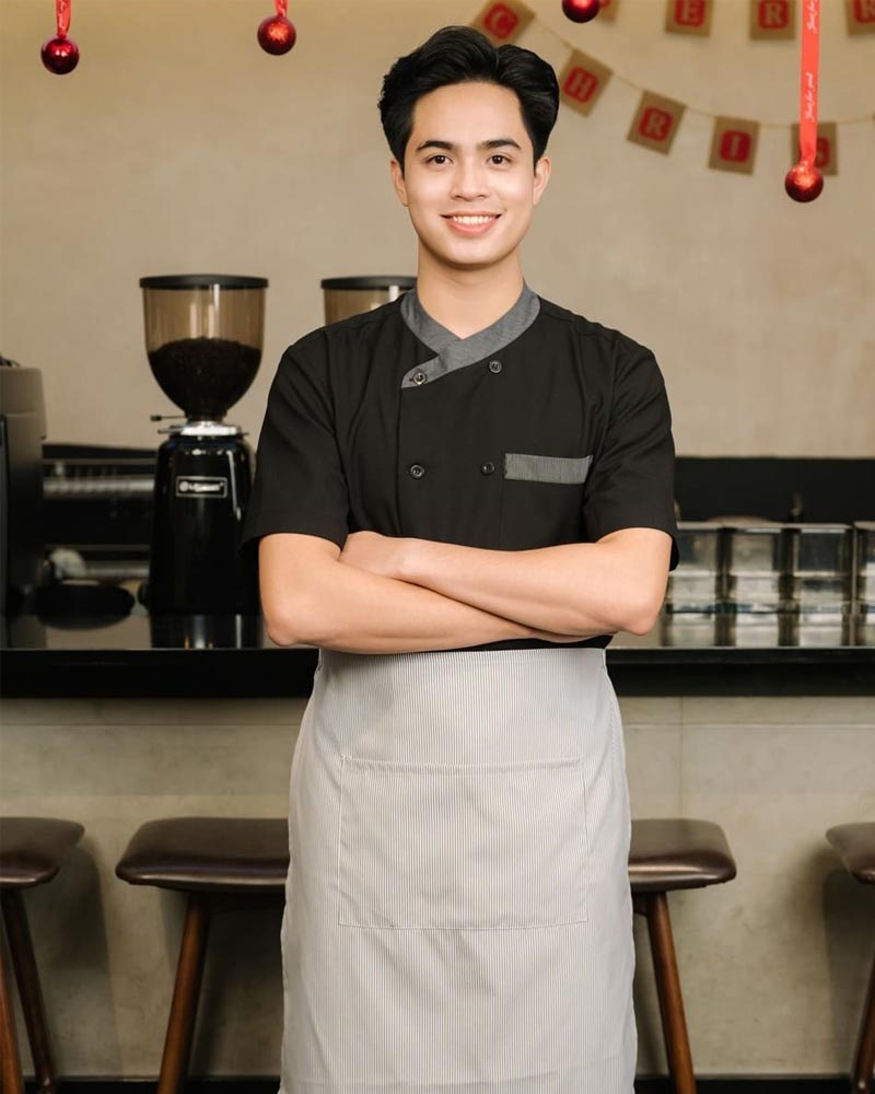 dong-phuc-tap-de-nha-hang-ao-so-mi-den-2 dong-phuc-tap-de-nha-hang-ao-so-mi-den-2