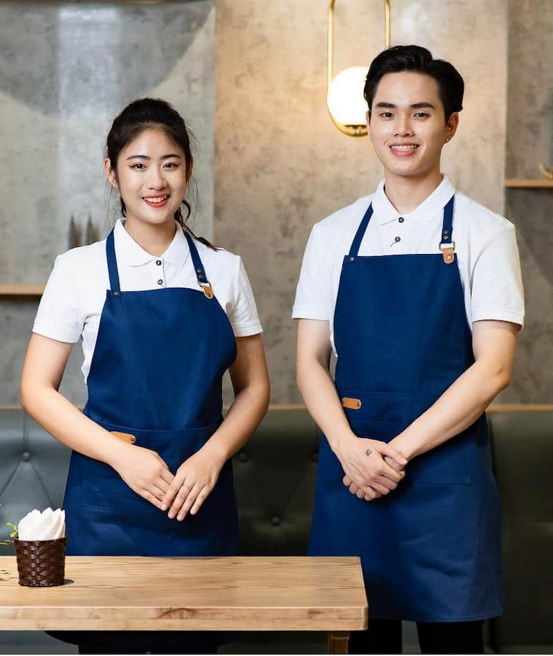 Tạp dề trong ngành ẩm thực giữ cho quần áo luôn sạch sẽ, tránh các vết bẩn bám vào
