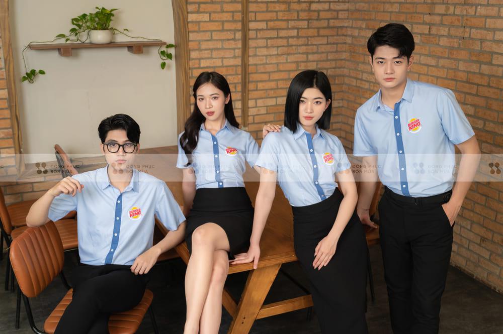 dong-phuc-nha-hang-burger-king-02 Đồng phục nhà hàng Burger King màu xanh nước biển kèm tạp dề