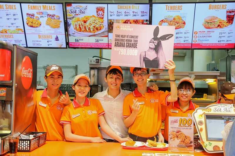 Áo polo đồng phục nhà hàng Popeyes thiết kế ấn tượng