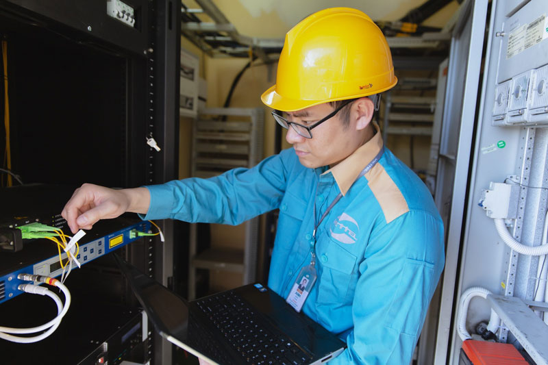 Đồng phục kỹ thuật Viettel có màu xanh ngọc nổi bật