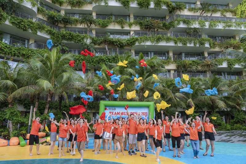 Đồng phục team building ngân hàng MSB nổi bật