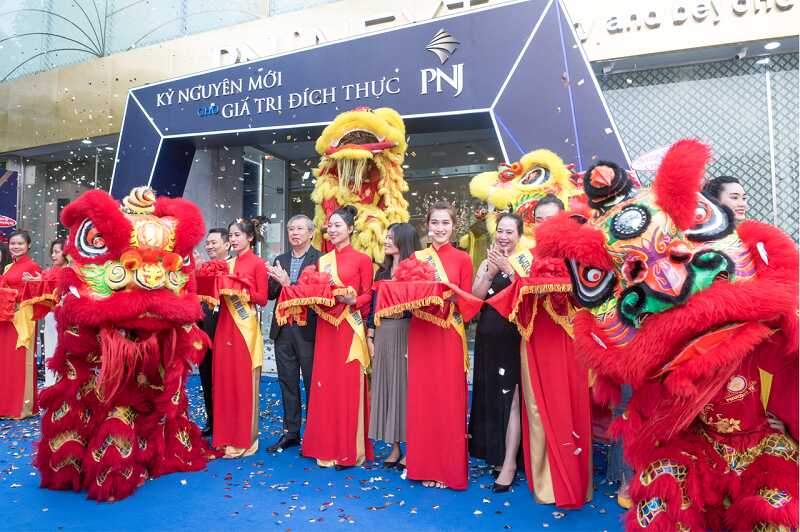 Đồng phục áo dài cho nhân viên thương hiệu PNJ