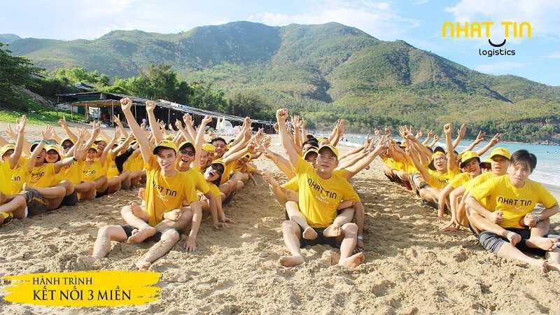 May đồng phục Nhất Tín Express uy tín đến ngay Handyuni