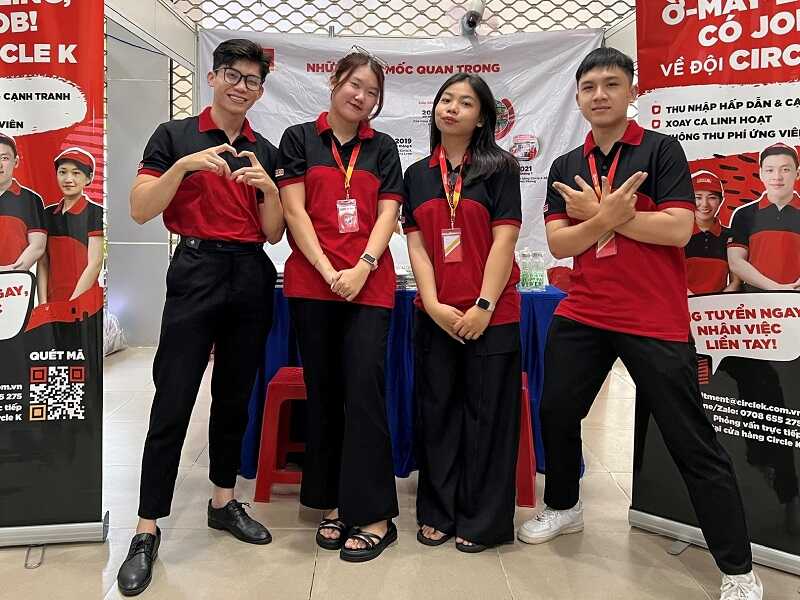 Áo thun đồng phục Circle K sắc đỏ đen nổi bật