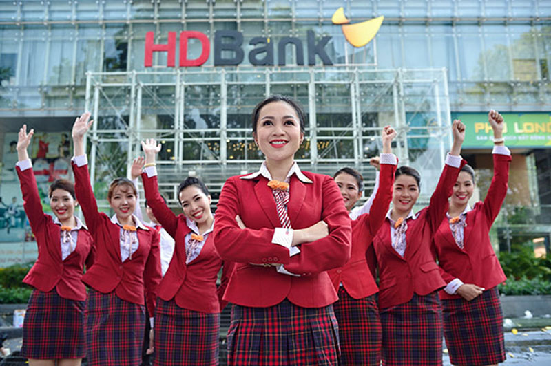 Đồng phục ngân hàng HD bank giúp tăng độ nhận diện thương hiệu