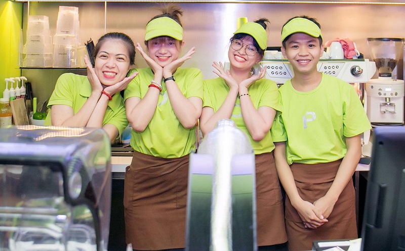 Đồng phục Passio Coffee với màu sắc chủ đạo xanh lá cây tươi mát