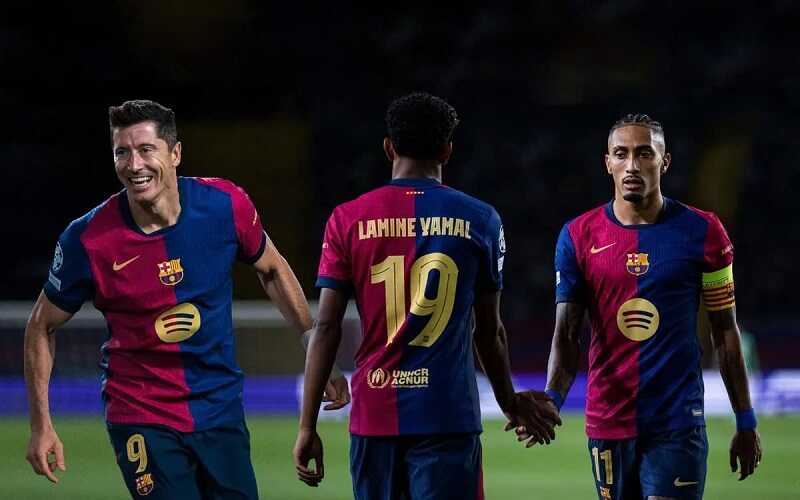 Áo bóng đá CLB Barcelona nổi bật với sắc xanh – đỏ
