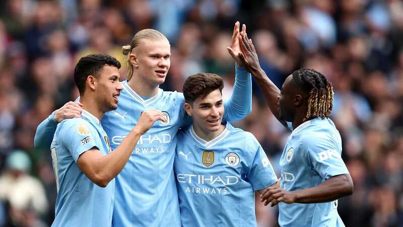 Đồng phục áo đấu CLB Manchester City sắc xanh da trời thanh lịch