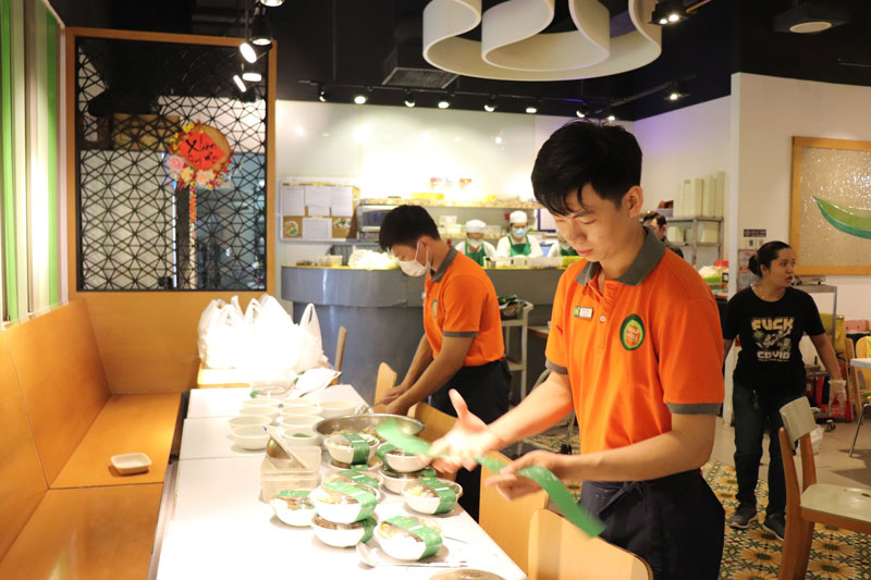 Mặc đồng phục Wrap & Roll