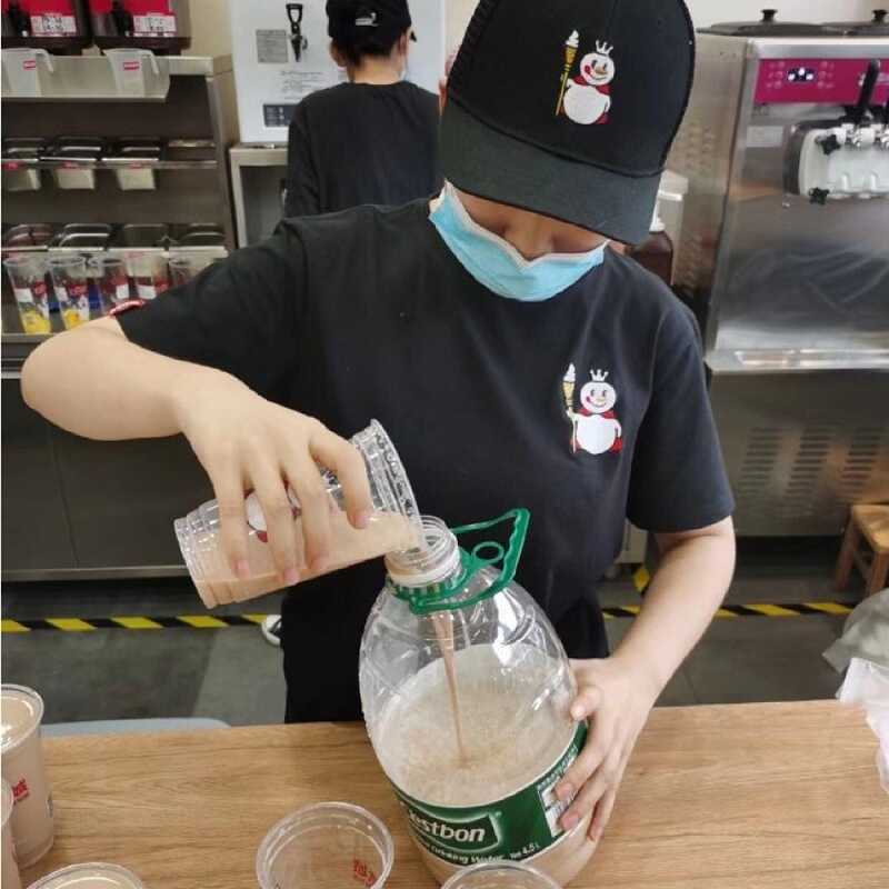 Đồng phục mũ lưỡi trai Mixue đơn giản, tinh tế