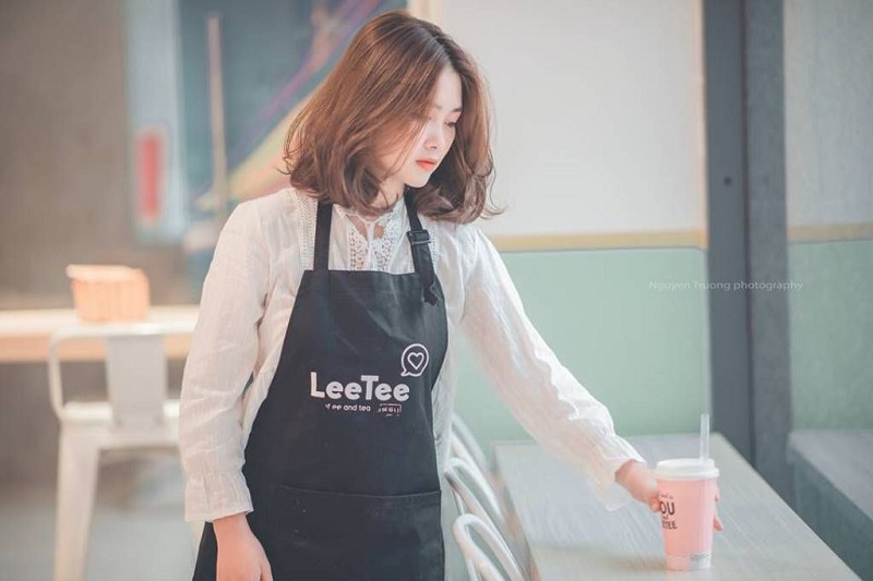 Tạp dề đồng phục LeeTee dáng yếm nâng cao tính năng bảo vệ