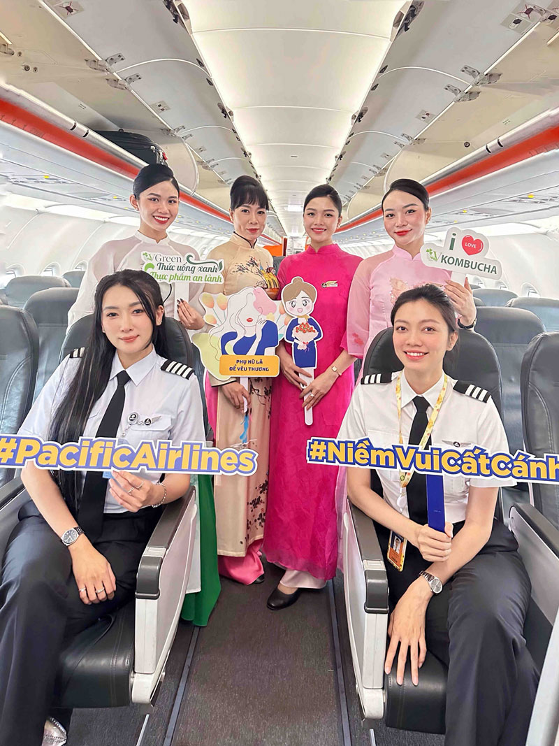 Đồng phục áo dài Pacific Airlines