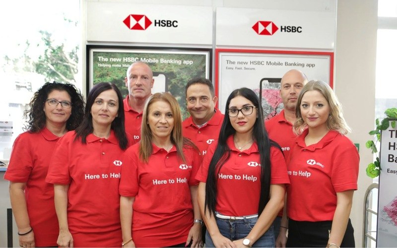 Đồng phục HSBC trẻ trung, chuyên nghiệp với áo polo