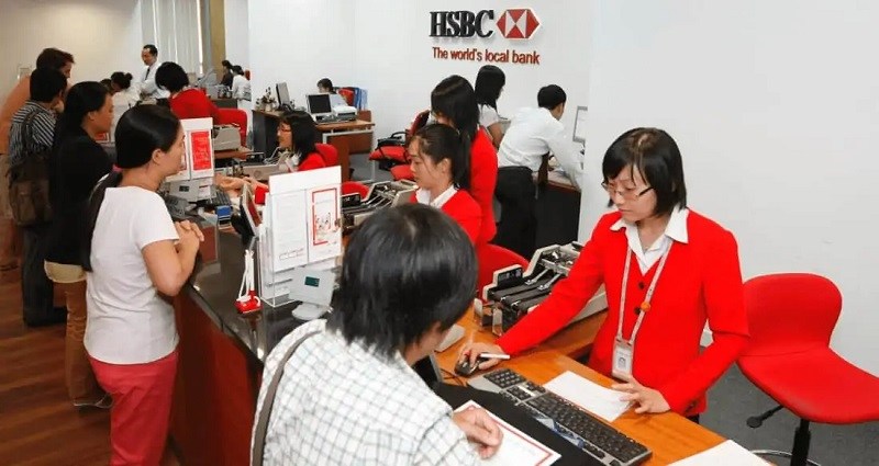 Áo sơ mi phối vest đồng phục HSBC trang trọng