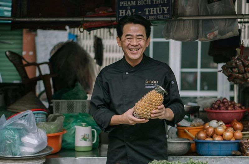 Mẫu áo bếp đồng phục nhà hàng Anan Saigon màu đen