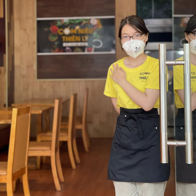Tạp dề đồng phục nửa người Cơm Niêu Thiên Lý