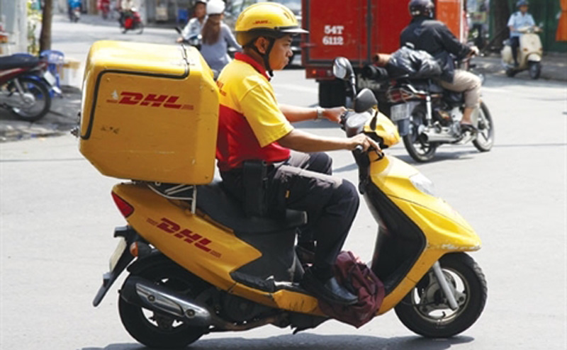 Đồng phục nhân viên DHL Express