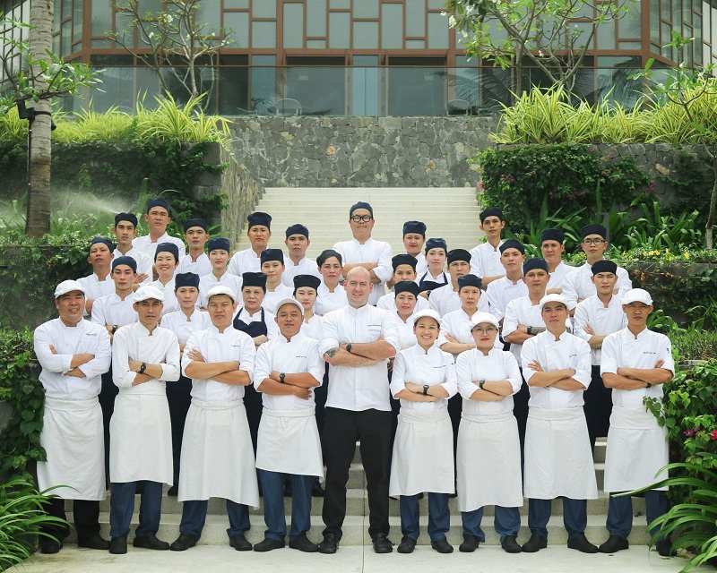 Áo bếp đồng phục khách sạn Alma Resort Cam Ranh chuyên nghiệp