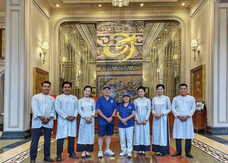 Áo dài đồng phục Silk Path Grand