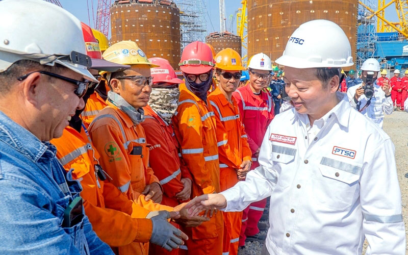 Đồng phục bảo hộ lao động màu cam công ty Dịch vụ Kỹ thuật Dầu khí