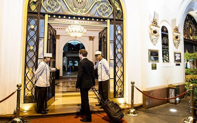 Đồng phục khách sạn Majestic cho Bellman thanh lịch